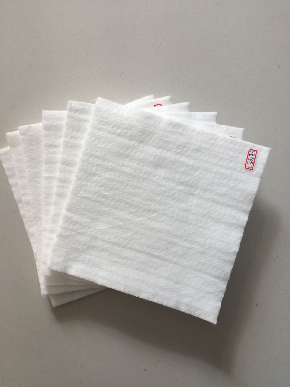 大壩設(shè)計如何選擇合適的土工布？