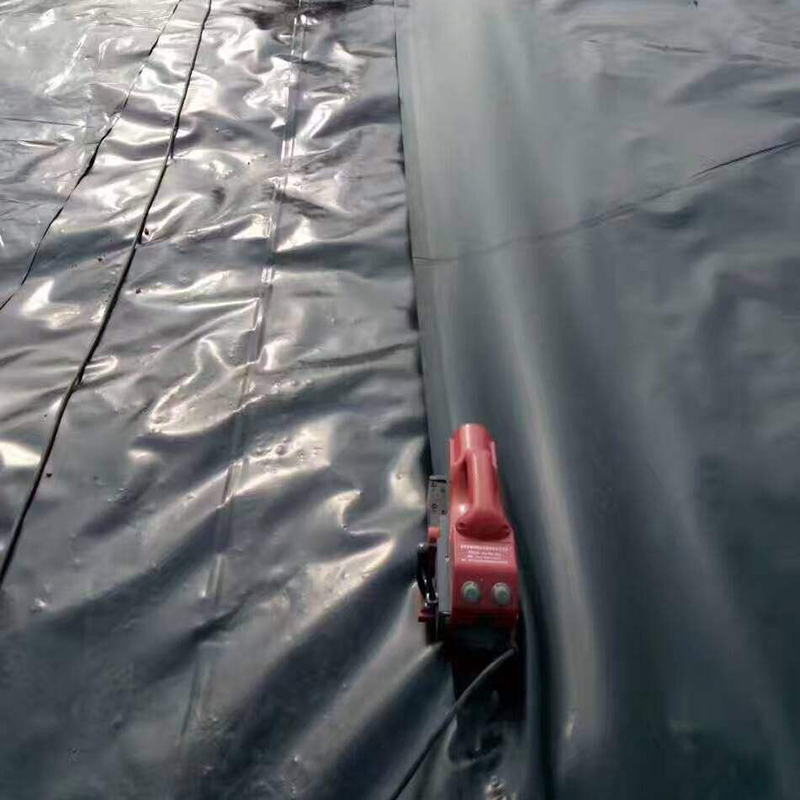 復合土工膜怎樣減少接縫數量？