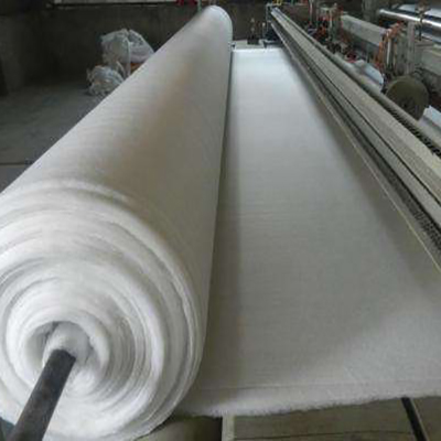 土工布應該鋪設土路基排水夾層哪里比較合適？